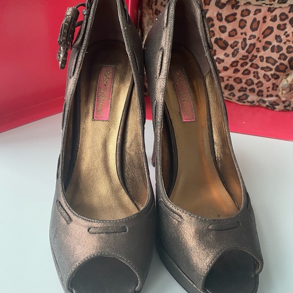Betsy Johnson peep toe copper heels. - Picture 7 of 9